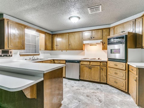 Photo of 319 NW 81st Street, Oklahoma City, OK 73114 (MLS # 1252050)