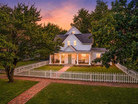 Photo of 411 E Vilas Avenue, Guthrie, OK 73044 (MLS # 1228113)