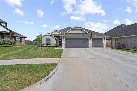 Photo of 11828 Corie Nicole Lane, Yukon, OK 73099 (MLS # 1224187)