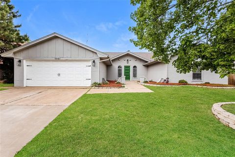 Photo of 7301 Skylark Lane, Oklahoma City, OK 73162 (MLS # 1229726)