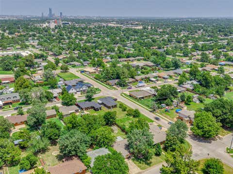Photo of 1205 SW 55th Street, Oklahoma City, OK 73109 (MLS # 1237088)
