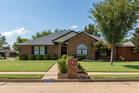 Photo of 1612 Glacier Lane, Edmond, OK 73003 (MLS # 1239433)