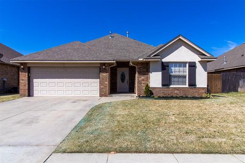 Photo of 2305 Makaila Way, Yukon, OK 73099 (MLS # 1220751)