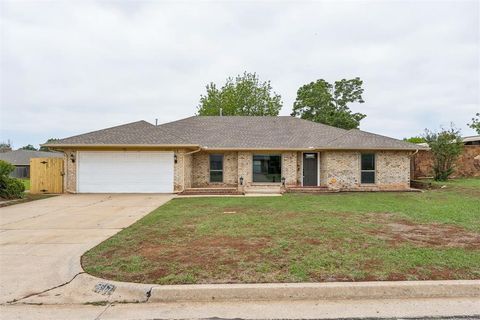 Photo of 5517 NW 112th Street, Oklahoma City, OK 73162 (MLS # 1227165)