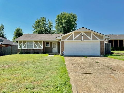 Photo of 1006 Richmond Street, Yukon, OK 73099 (MLS # 1229968)