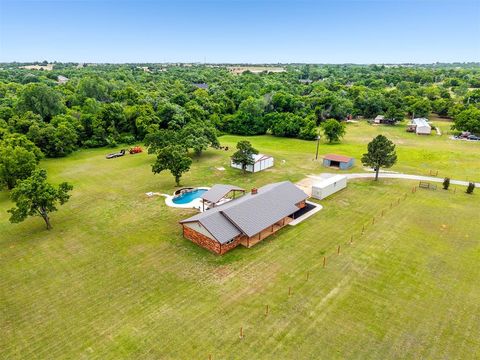Photo of 2231 County Road 1247, Blanchard, OK 73010 (MLS # 1227726)