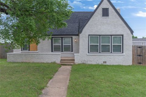 Photo of 701 NE 24th Street, Oklahoma City, OK 73105 (MLS # 1227787)