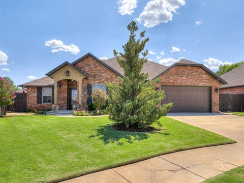 Photo of 534 W Chickasaw Court Way, Mustang, OK 73064 (MLS # 1135599)