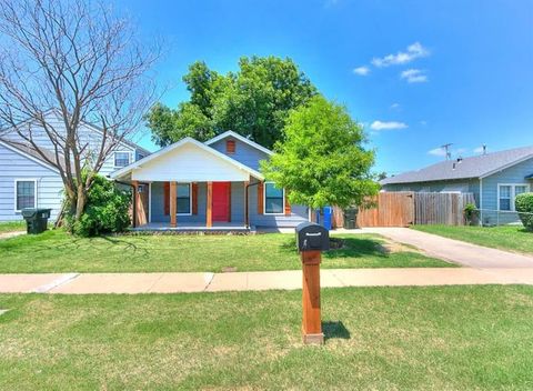 Photo of 227 W Hayes Street, Norman, OK 73069 (MLS # 1236185)