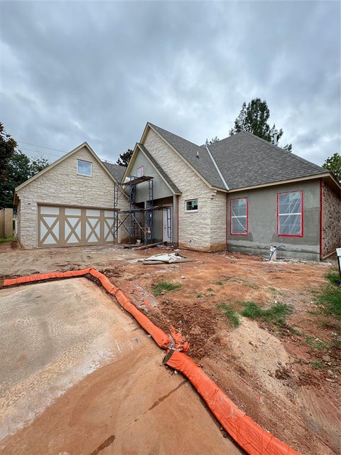 Photo of 909 Villas Creek Drive, Edmond, OK 73003 (MLS # 1252180)