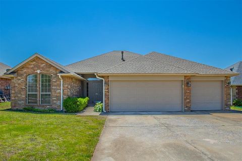 Photo of 904 NE 25th Court, Moore, OK 73160 (MLS # 1229279)