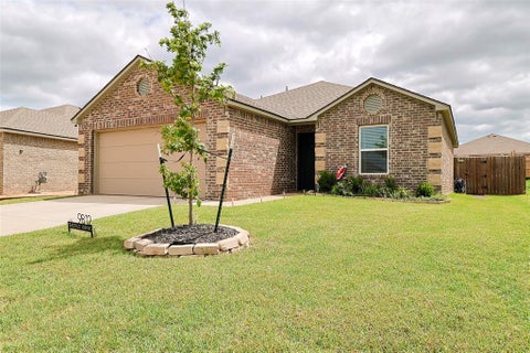 Photo of 9812 Saddle Drive, Yukon, OK 73099 (MLS # 1234196)