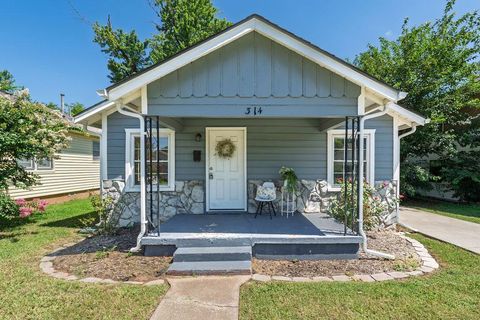Photo of 314 W Georgia Street, Shawnee, OK 74804 (MLS # 1238569)