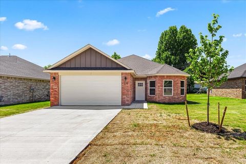 Photo of 220 E Abbott Lane, Mustang, OK 73064 (MLS # 1229563)