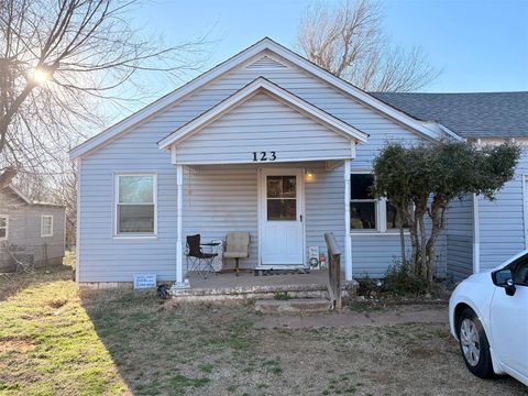 Photo of 123 Grandview Road, Midwest City, OK 73130 (MLS # 1213361)