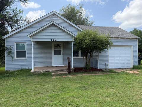 Photo of 123 Grandview Road, Midwest City, OK 73130 (MLS # 1213361)