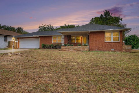 Photo of 425 E Atkinson Drive, Midwest City, OK 73110 (MLS # 1252447)