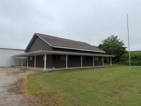 Photo of 3212 E Walnut Street, Tecumseh, OK 74873 (MLS # 1230703)