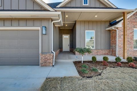 Photo of 11624 NW 102nd Street, Yukon, OK 73099 (MLS # 1224484)