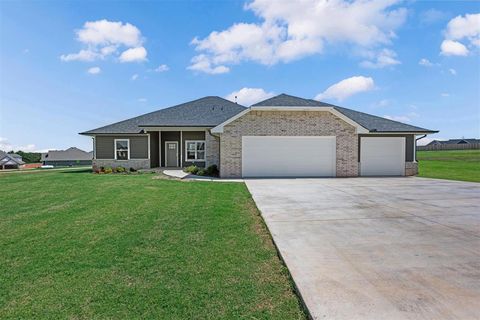 Photo of 600 Still Meadows, Guthrie, OK 73044 (MLS # 1229562)
