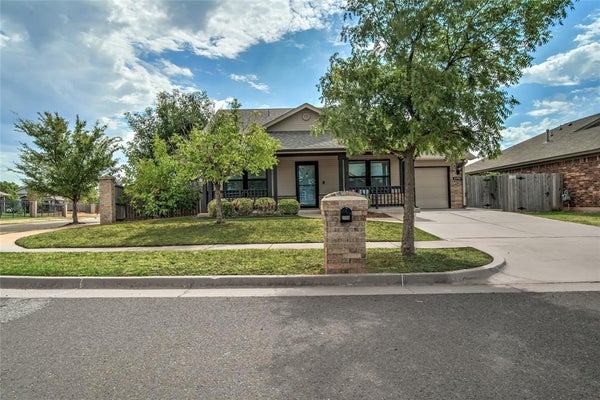 2700 NW 187TH TER, EDMOND, OK 73012 - Image f9feb5ca3830eac4363d59366c8ced2a/1036163055