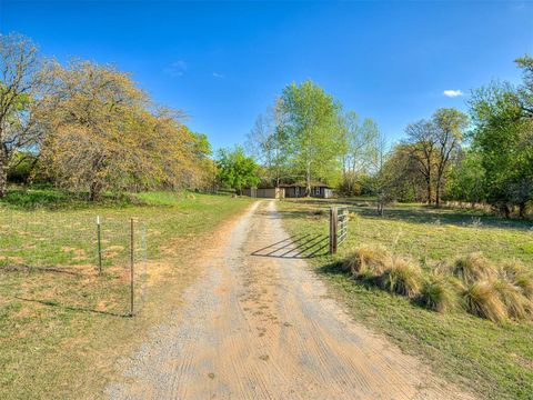 Photo of 16625 Triple X Circle, Choctaw, OK 73020 (MLS # 1223477)