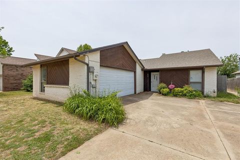 Photo of 829 Lapwing Road, Edmond, OK 73003 (MLS # 1227924)