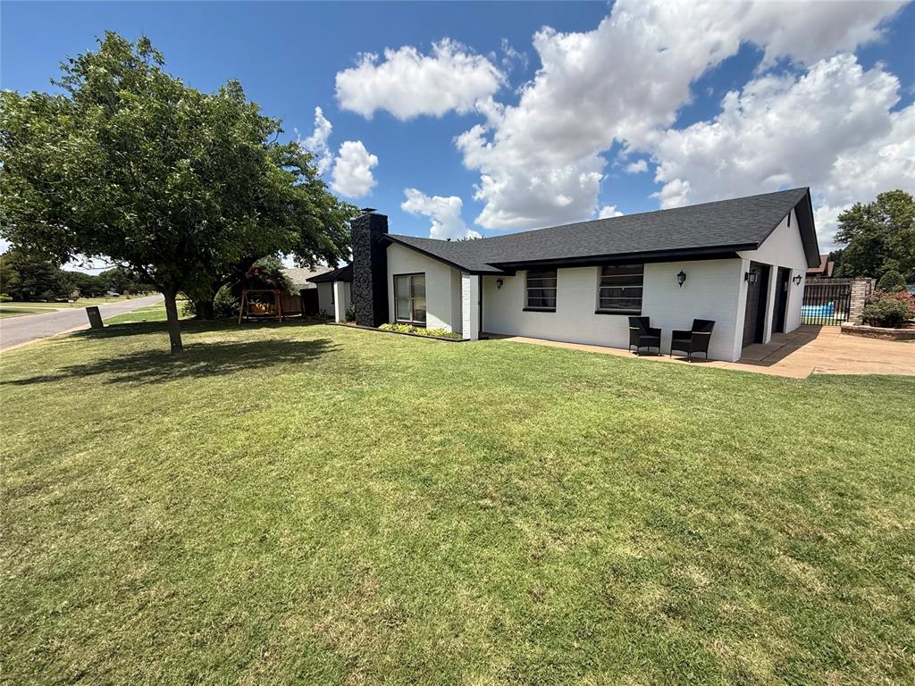 Photo 1 of 29 — 1209 S Trail Drive, Altus, OK 73521