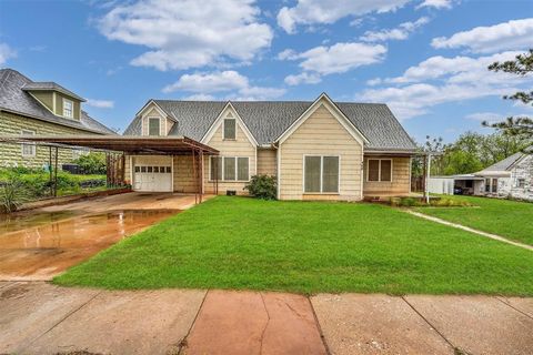 Photo of 406 N 4th Street, Sayre, OK 73662 (MLS # 1230472)
