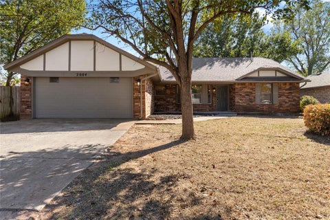 Photo of 2004 Basking Ridge Trail, Edmond, OK 73013 (MLS # 1253025)