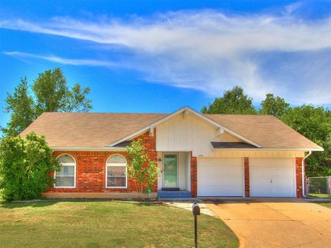 Photo of 1000 NW 9th Street, Moore, OK 73160 (MLS # 1229739)