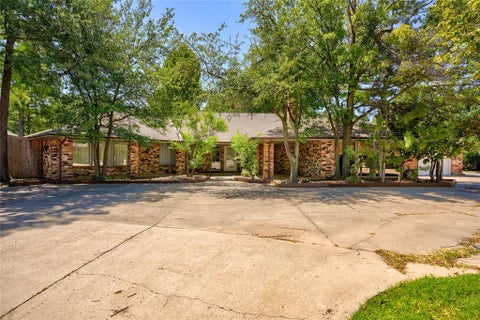Photo of 6325 Glenbrook Court, Oklahoma City, OK 73118 (MLS # 1232262)