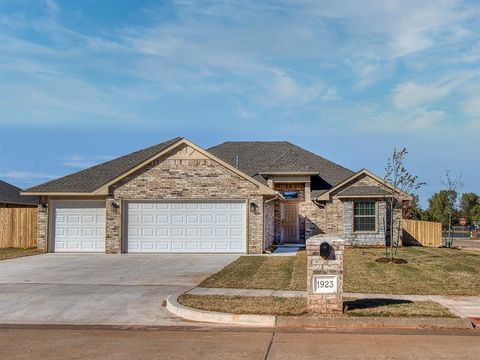 Photo of 1923 W Flintlock Way, Mustang, OK 73064 (MLS # 1198096)