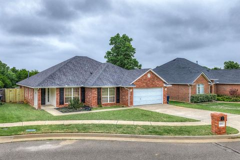 Photo of 11017 NW 107th Circle, Yukon, OK 73099 (MLS # 1231752)
