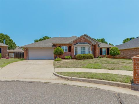 Photo of 700 Taber Lane, Edmond, OK 73003 (MLS # 1237422)