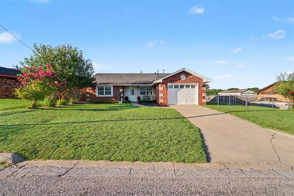 132 FLORENCE DR, CORDELL, OK 73632 - Image fbf00b40d48cd37bd932c20e3fdbb01f/2511323241