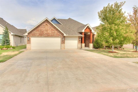 Photo of 2424 Crystal Creek Drive, Yukon, OK 73099 (MLS # 1246846)