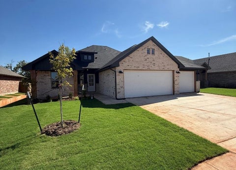 Photo of 11920 Rockbed Drive, Yukon, OK 73099 (MLS # 1243770)