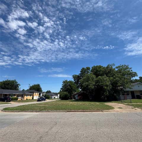 Photo of 1633 NW 28th Street, Oklahoma City, OK 73106 (MLS # 1236953)