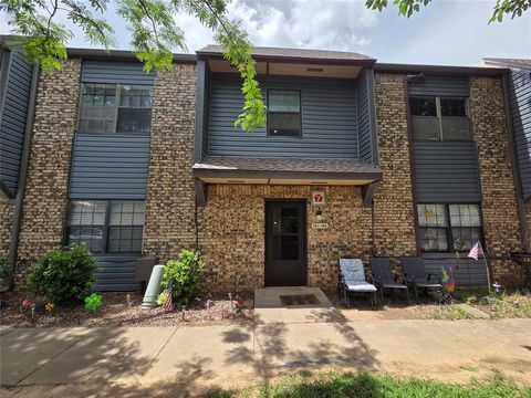 Photo of 401 SE 12th Street #143, Norman, OK 73071 (MLS # 1225910)