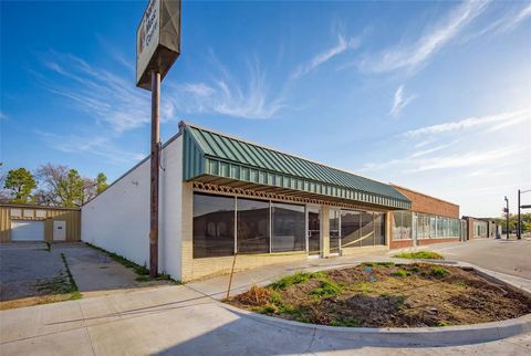 Photo of 317 W Gray Street, Norman, OK 73069 (MLS # 1212185)
