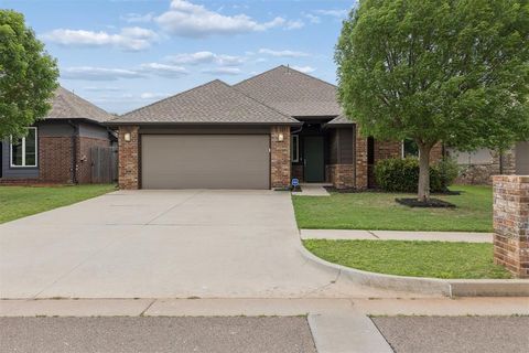Photo of 17605 Black Hawk Drive, Edmond, OK 73012 (MLS # 1225123)
