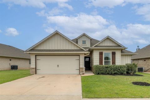 Photo of 9121 NW 119th Street, Yukon, OK 73099 (MLS # 1230198)