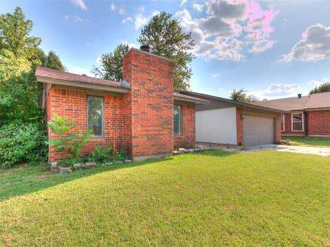 Photo of 8208 N Crestline Court, Oklahoma City, OK 73132 (MLS # 1244270)