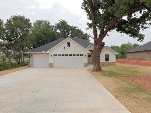 Photo of 2201 Winter Ridge Road, Blanchard, OK 73010 (MLS # 1209578)