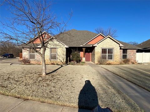 Photo of 305 Treyton Place, Noble, OK 73068 (MLS # 1215531)