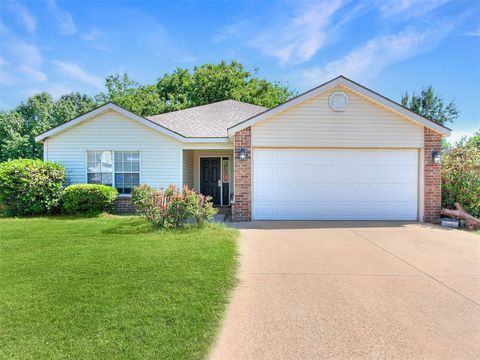 Photo of 1012 Shadowlake Road, Norman, OK 73071 (MLS # 1230534)