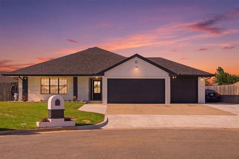 Photo of 2917 SW 94th Court, Oklahoma City, OK 73159 (MLS # 1229416)