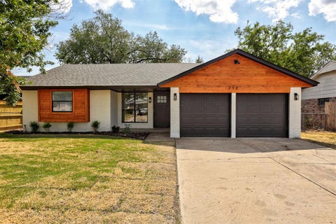 Photo of 212 SW 32nd Street, Oklahoma City, OK 73160 (MLS # 1250894)