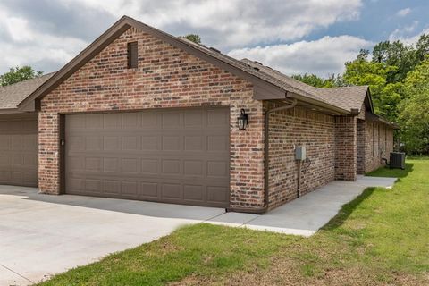 Photo of 437 Chalk Hill Court, Edmond, OK 73003 (MLS # 1220868)